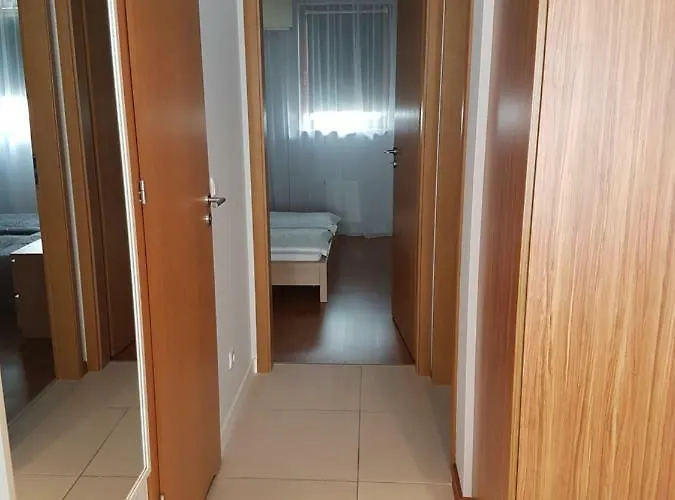 アパート Agat シフィノウイシチェ